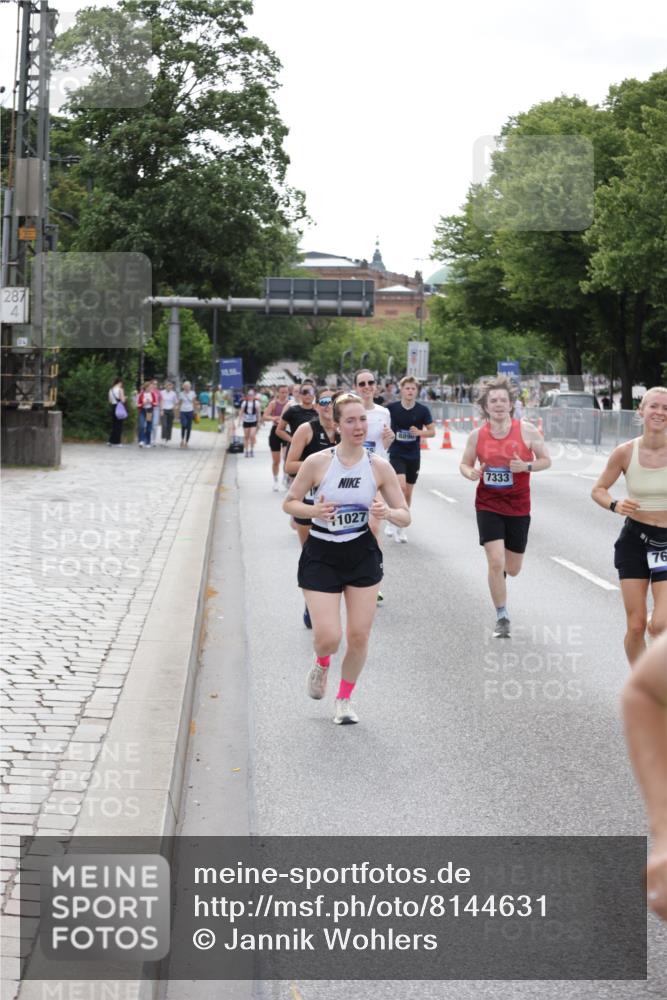 29.06.2025 - hella hamburg halbmarathon Jannik Wohlers http://msf.ph/oto/8144631 29.06.2025 10:09:42 Lombardsbrücke 1548, 3921, 5511, 7042, 7081, 7333, 7636, 8219, 8890, 9366, 9434, 9674, 10036, 10943, 11027, 12567, 16445, 16872, 17148, 18196, 18707 meine-sportfotos.de