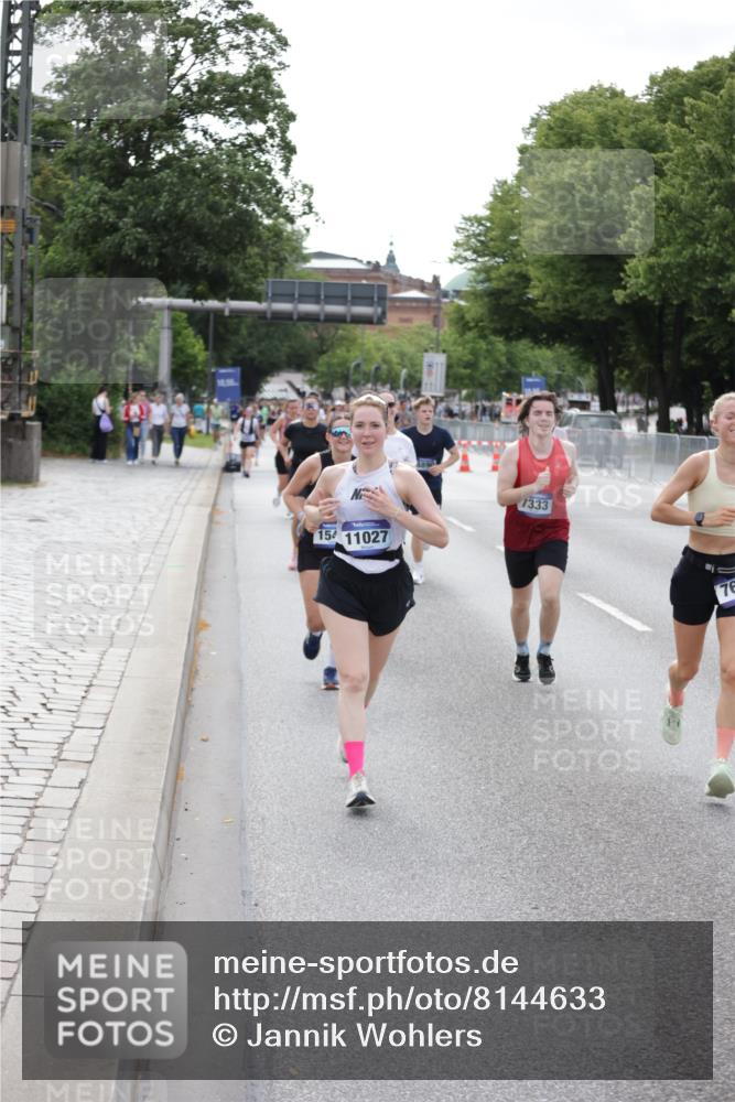 29.06.2025 - hella hamburg halbmarathon Jannik Wohlers http://msf.ph/oto/8144633 29.06.2025 10:09:42 Lombardsbrücke 1548, 3921, 5511, 7042, 7081, 7333, 7636, 8219, 8890, 9366, 9434, 9674, 10036, 10943, 11027, 12567, 16445, 16872, 17148, 18196, 18707 meine-sportfotos.de