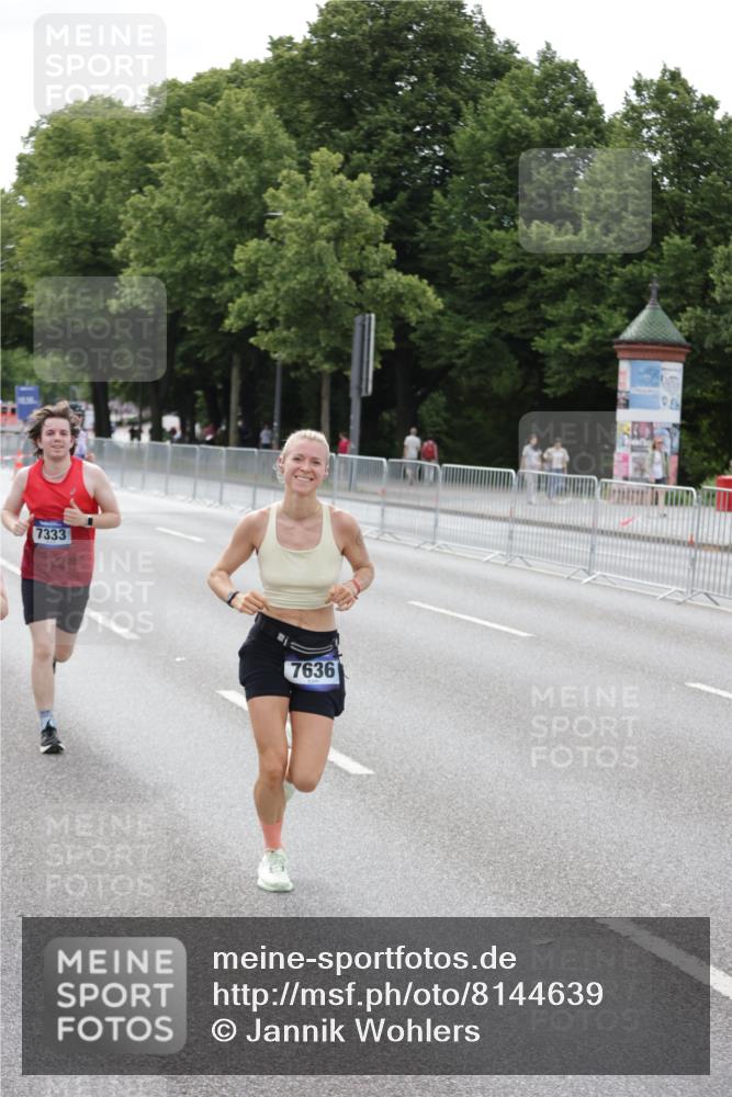 29.06.2025 - hella hamburg halbmarathon Jannik Wohlers http://msf.ph/oto/8144639 29.06.2025 10:09:43 Lombardsbrücke 1548, 3921, 5511, 7042, 7081, 7333, 7636, 8219, 8890, 9366, 9434, 9674, 10036, 10943, 11027, 12567, 16445, 16872, 17148, 18196, 18707 meine-sportfotos.de