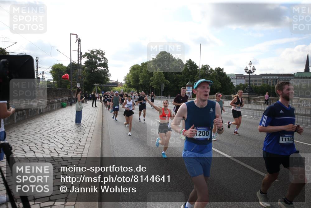 29.06.2025 - hella hamburg halbmarathon Jannik Wohlers http://msf.ph/oto/8144641 29.06.2025 09:54:49 Lombardsbrücke 1200, 1683, 1696, 2207, 2274, 2287, 2411, 2816, 3258, 3435, 3747, 4093, 4121, 4189, 5102, 5638, 5705, 6027, 6158, 6662, 6836, 6923, 6938, 7052, 7508, 7659, 8153, 8371, 8437, 8693, 8889, 8955, 9031, 9032, 9159, 9649, 9720, 9869, 9931, 9959, 10053, 10122, 10184, 10263, 10423, 10868, 11185, 11333, 11340, 12016, 12161, 12321, 12657, 13233, 13666, 14045, 15430, 15512, 15681, 15871, 16062, 16086, 16089, 16103, 16513, 16538, 17008, 17221, 17499, 17912 meine-sportfotos.de