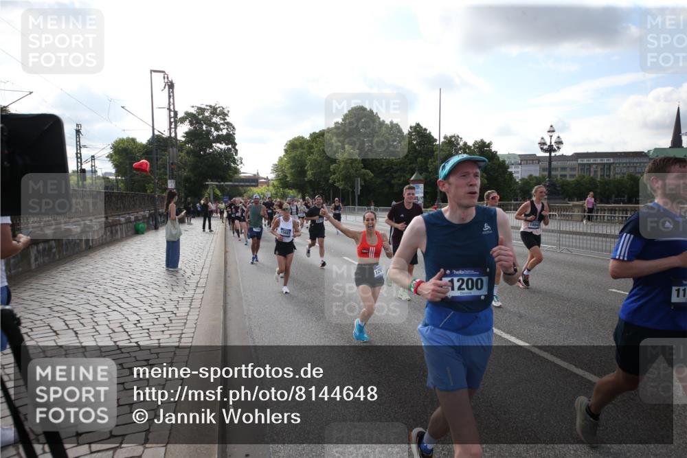 29.06.2025 - hella hamburg halbmarathon Jannik Wohlers http://msf.ph/oto/8144648 29.06.2025 09:54:49 Lombardsbrücke 1200, 1683, 1696, 2207, 2274, 2287, 2411, 2816, 3258, 3435, 3747, 4093, 4121, 4189, 5102, 5638, 5705, 6027, 6158, 6662, 6836, 6923, 6938, 7052, 7508, 7659, 8153, 8371, 8437, 8693, 8889, 8955, 9031, 9032, 9159, 9649, 9720, 9869, 9931, 9959, 10053, 10122, 10184, 10263, 10423, 10868, 11185, 11333, 11340, 12016, 12161, 12321, 12657, 13233, 13666, 14045, 15430, 15512, 15681, 15871, 16062, 16086, 16089, 16103, 16513, 16538, 17008, 17221, 17499, 17912 meine-sportfotos.de