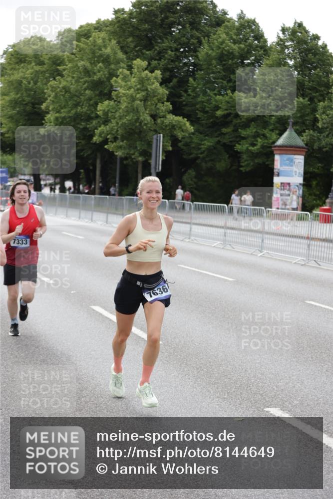 29.06.2025 - hella hamburg halbmarathon Jannik Wohlers http://msf.ph/oto/8144649 29.06.2025 10:09:43 Lombardsbrücke 1548, 3921, 5511, 7042, 7081, 7333, 7636, 8219, 8890, 9366, 9434, 9674, 10036, 10943, 11027, 12567, 16445, 16872, 17148, 18196, 18707 meine-sportfotos.de