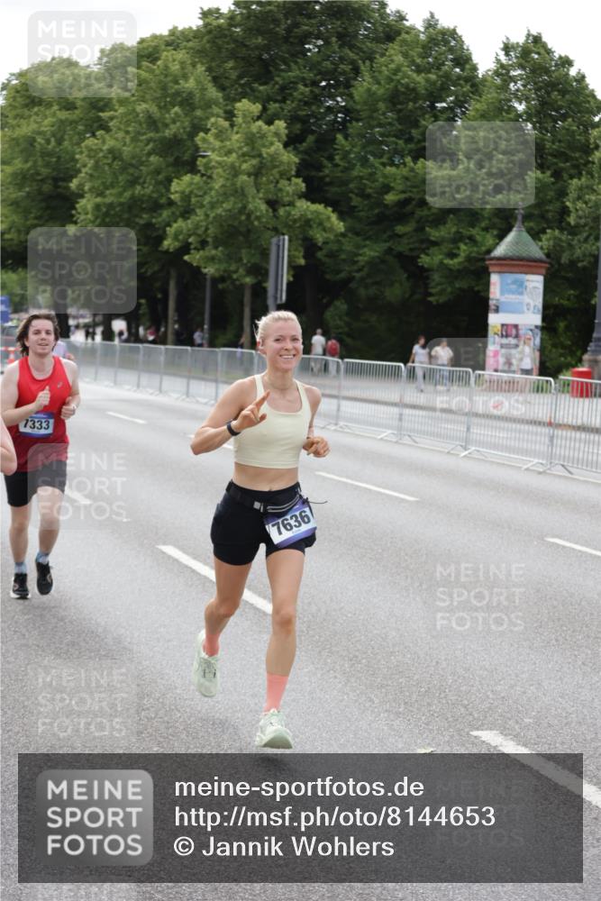 29.06.2025 - hella hamburg halbmarathon Jannik Wohlers http://msf.ph/oto/8144653 29.06.2025 10:09:43 Lombardsbrücke 1548, 3921, 5511, 7042, 7081, 7333, 7636, 8219, 8890, 9366, 9434, 9674, 10036, 10943, 11027, 12567, 16445, 16872, 17148, 18196, 18707 meine-sportfotos.de
