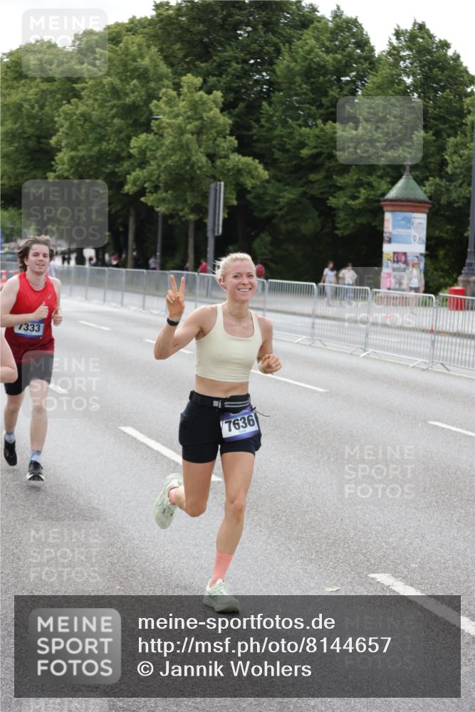 29.06.2025 - hella hamburg halbmarathon Jannik Wohlers http://msf.ph/oto/8144657 29.06.2025 10:09:43 Lombardsbrücke 1548, 3921, 5511, 7042, 7081, 7333, 7636, 8219, 8890, 9366, 9434, 9674, 10036, 10943, 11027, 12567, 16445, 16872, 17148, 18196, 18707 meine-sportfotos.de