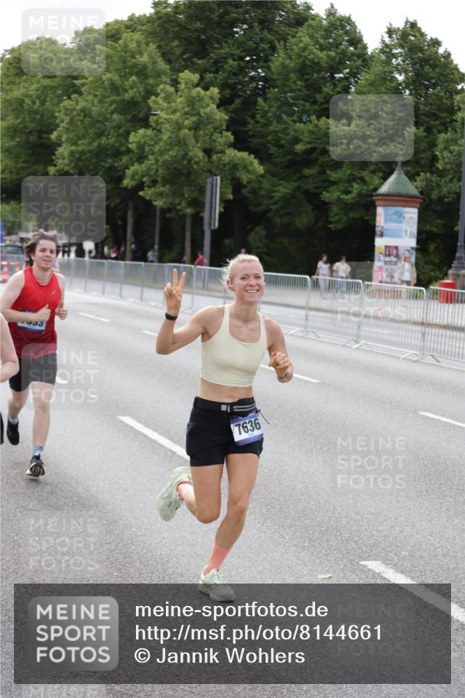 29.06.2025 - hella hamburg halbmarathon Jannik Wohlers http://msf.ph/oto/8144661 29.06.2025 10:09:43 Lombardsbrücke 1548, 3921, 5511, 7042, 7081, 7333, 7636, 8219, 8890, 9366, 9434, 9674, 10036, 10943, 11027, 12567, 16445, 16872, 17148, 18196, 18707 meine-sportfotos.de