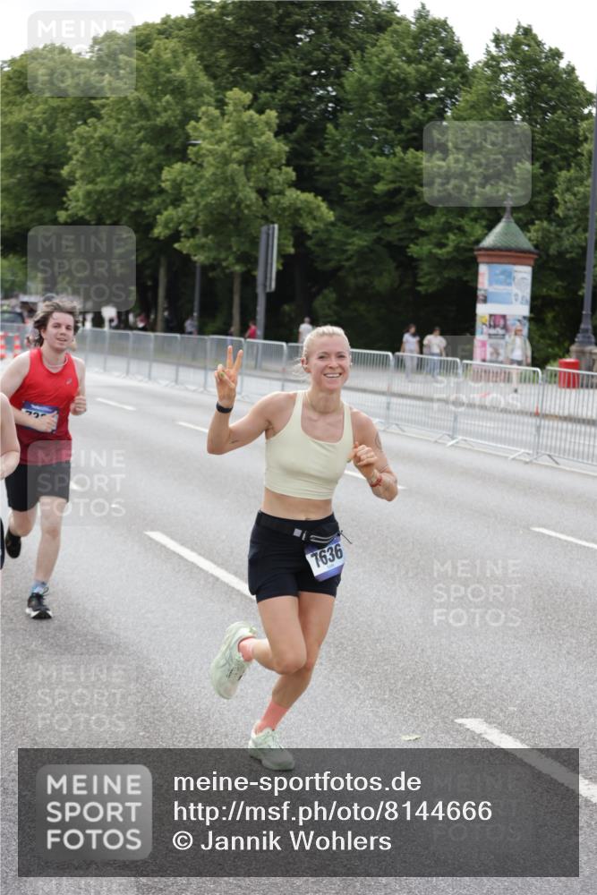 29.06.2025 - hella hamburg halbmarathon Jannik Wohlers http://msf.ph/oto/8144666 29.06.2025 10:09:43 Lombardsbrücke 1548, 3921, 5511, 7042, 7081, 7333, 7636, 8219, 8890, 9366, 9434, 9674, 10036, 10943, 11027, 12567, 16445, 16872, 17148, 18196, 18707 meine-sportfotos.de