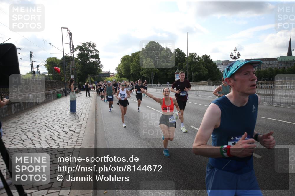 29.06.2025 - hella hamburg halbmarathon Jannik Wohlers http://msf.ph/oto/8144672 29.06.2025 09:54:49 Lombardsbrücke 1200, 1683, 1696, 2207, 2274, 2287, 2411, 2816, 3258, 3435, 3747, 4093, 4121, 4189, 5102, 5638, 5705, 6027, 6158, 6662, 6836, 6923, 6938, 7052, 7508, 7659, 8153, 8371, 8437, 8693, 8889, 8955, 9031, 9032, 9159, 9649, 9720, 9869, 9931, 9959, 10053, 10122, 10184, 10263, 10423, 10868, 11185, 11333, 11340, 12016, 12161, 12321, 12657, 13233, 13666, 14045, 15430, 15512, 15681, 15871, 16062, 16086, 16089, 16103, 16513, 16538, 17008, 17221, 17499, 17912 meine-sportfotos.de