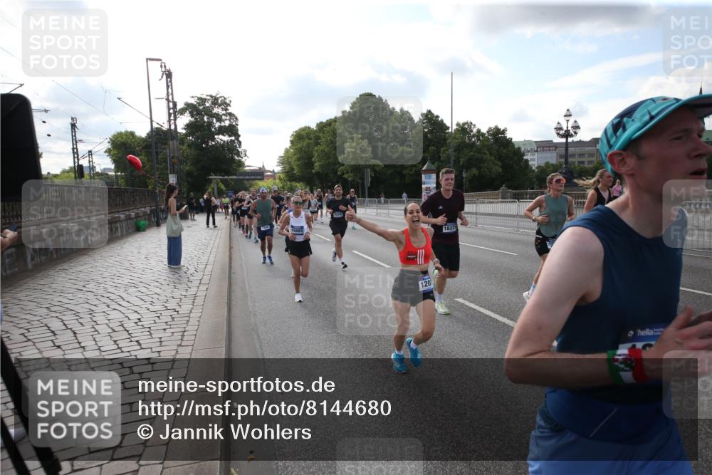 29.06.2025 - hella hamburg halbmarathon Jannik Wohlers http://msf.ph/oto/8144680 29.06.2025 09:54:49 Lombardsbrücke 1200, 1683, 1696, 2207, 2274, 2287, 2411, 2816, 3258, 3435, 3747, 4093, 4121, 4189, 5102, 5638, 5705, 6027, 6158, 6662, 6836, 6923, 6938, 7052, 7508, 7659, 8153, 8371, 8437, 8693, 8889, 8955, 9031, 9032, 9159, 9649, 9720, 9869, 9931, 9959, 10053, 10122, 10184, 10263, 10423, 10868, 11185, 11333, 11340, 12016, 12161, 12321, 12657, 13233, 13666, 14045, 15430, 15512, 15681, 15871, 16062, 16086, 16089, 16103, 16513, 16538, 17008, 17221, 17499, 17912 meine-sportfotos.de