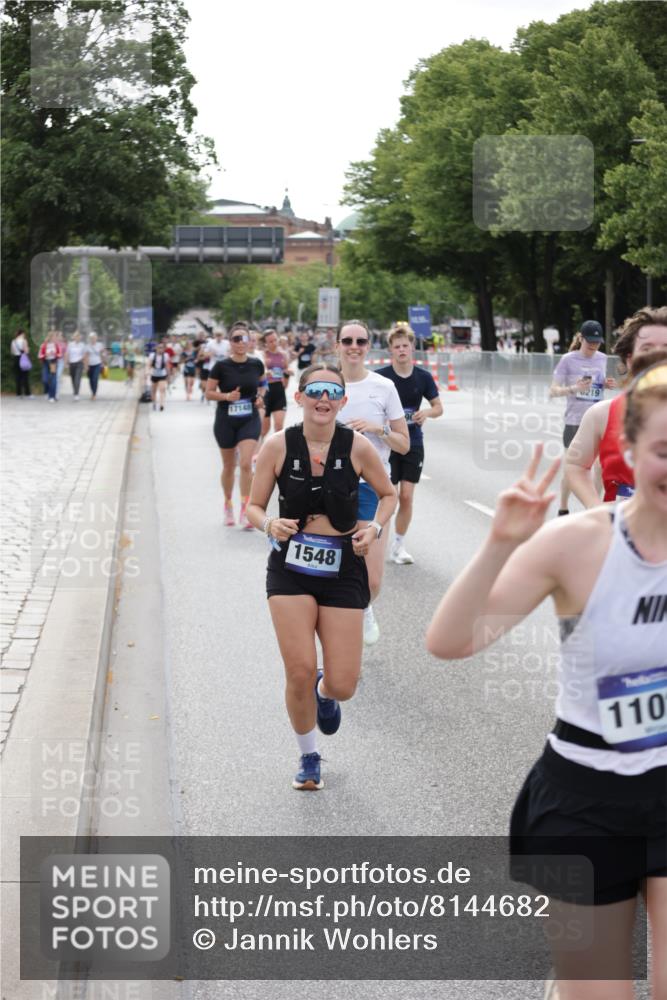 29.06.2025 - hella hamburg halbmarathon Jannik Wohlers http://msf.ph/oto/8144682 29.06.2025 10:09:44 Lombardsbrücke 1548, 3921, 5511, 7042, 7081, 7333, 7636, 8219, 8890, 9366, 9434, 9674, 10036, 10943, 11027, 12567, 16445, 16872, 17148, 18196, 18707 meine-sportfotos.de