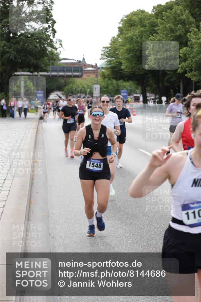 29.06.2025 - hella hamburg halbmarathon Jannik Wohlers http://msf.ph/oto/8144686 29.06.2025 10:09:44 Lombardsbrücke 1548, 3921, 5511, 7042, 7081, 7333, 7636, 8219, 8890, 9366, 9434, 9674, 10036, 10943, 11027, 12567, 16445, 16872, 17148, 18196, 18707 meine-sportfotos.de