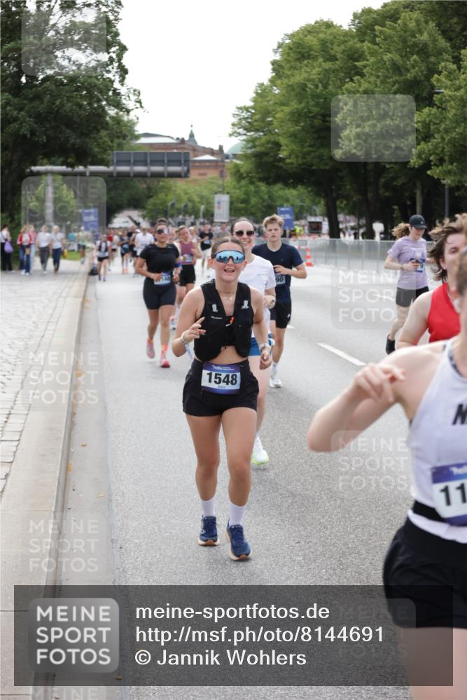 29.06.2025 - hella hamburg halbmarathon Jannik Wohlers http://msf.ph/oto/8144691 29.06.2025 10:09:44 Lombardsbrücke 1548, 3921, 5511, 7042, 7081, 7333, 7636, 8219, 8890, 9366, 9434, 9674, 10036, 10943, 11027, 12567, 16445, 16872, 17148, 18196, 18707 meine-sportfotos.de