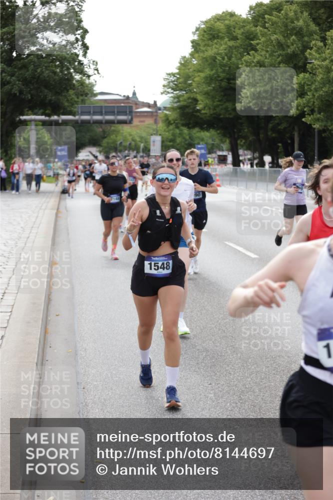 29.06.2025 - hella hamburg halbmarathon Jannik Wohlers http://msf.ph/oto/8144697 29.06.2025 10:09:44 Lombardsbrücke 1548, 3921, 5511, 7042, 7081, 7333, 7636, 8219, 8890, 9366, 9434, 9674, 10036, 10943, 11027, 12567, 16445, 16872, 17148, 18196, 18707 meine-sportfotos.de