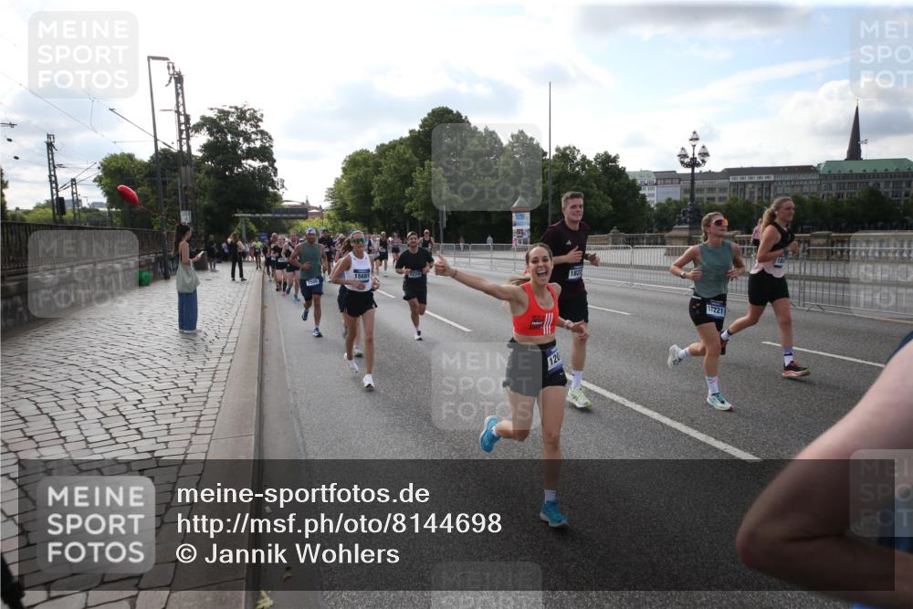 29.06.2025 - hella hamburg halbmarathon Jannik Wohlers http://msf.ph/oto/8144698 29.06.2025 09:54:49 Lombardsbrücke 1200, 1683, 1696, 2207, 2274, 2287, 2411, 2816, 3258, 3435, 3747, 4093, 4121, 4189, 5102, 5638, 5705, 6027, 6158, 6662, 6836, 6923, 6938, 7052, 7508, 7659, 8153, 8371, 8437, 8693, 8889, 8955, 9031, 9032, 9159, 9649, 9720, 9869, 9931, 9959, 10053, 10122, 10184, 10263, 10423, 10868, 11185, 11333, 11340, 12016, 12161, 12321, 12657, 13233, 13666, 14045, 15430, 15512, 15681, 15871, 16062, 16086, 16089, 16103, 16513, 16538, 17008, 17221, 17499, 17912 meine-sportfotos.de