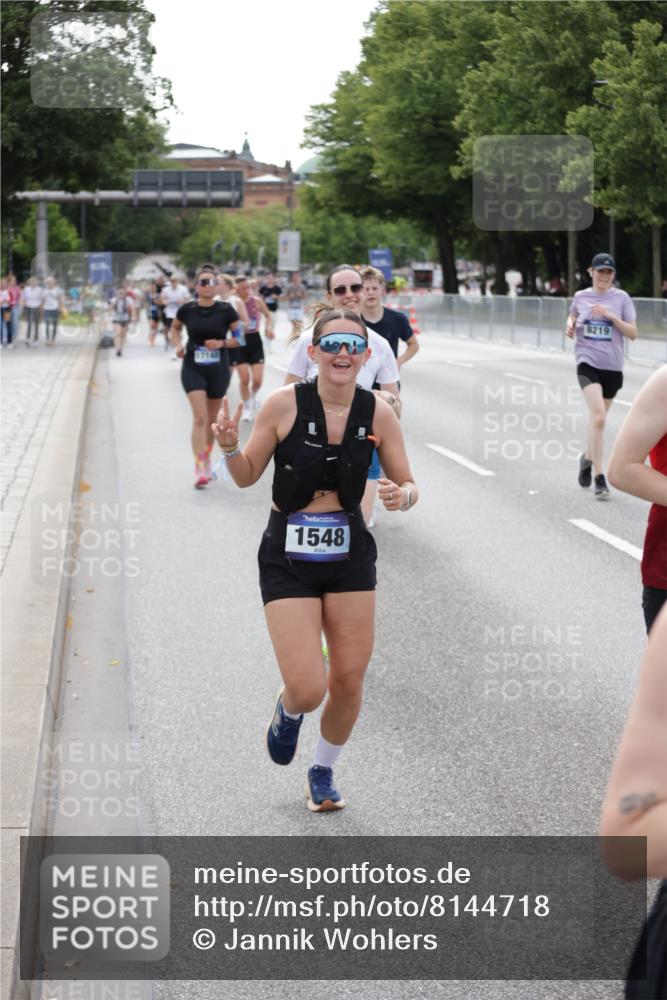 29.06.2025 - hella hamburg halbmarathon Jannik Wohlers http://msf.ph/oto/8144718 29.06.2025 10:09:45 Lombardsbrücke 1548, 3921, 5511, 7042, 7081, 7333, 7636, 8219, 8890, 9366, 9434, 9674, 10036, 10943, 11027, 12567, 16445, 16872, 17148, 18196 meine-sportfotos.de