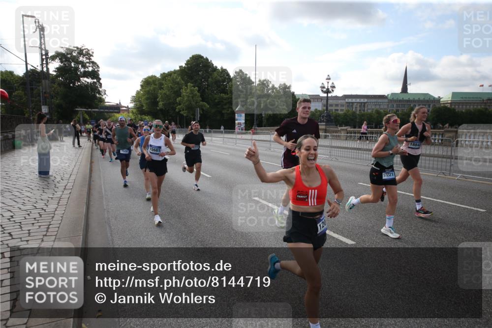 29.06.2025 - hella hamburg halbmarathon Jannik Wohlers http://msf.ph/oto/8144719 29.06.2025 09:54:50 Lombardsbrücke 1200, 1683, 1696, 2207, 2274, 2287, 2411, 2816, 3258, 3435, 3747, 4093, 4121, 4189, 5102, 5638, 5705, 6027, 6158, 6662, 6836, 6923, 6938, 7052, 7508, 7659, 8139, 8153, 8371, 8437, 8693, 8889, 8955, 9031, 9032, 9159, 9649, 9720, 9869, 9931, 9959, 10053, 10122, 10184, 10263, 10423, 10868, 11185, 11333, 11340, 12016, 12161, 12171, 12321, 12657, 13233, 13289, 13666, 14045, 15430, 15512, 15681, 15871, 16062, 16086, 16089, 16103, 16513, 16538, 17008, 17221, 17499, 17912 meine-sportfotos.de