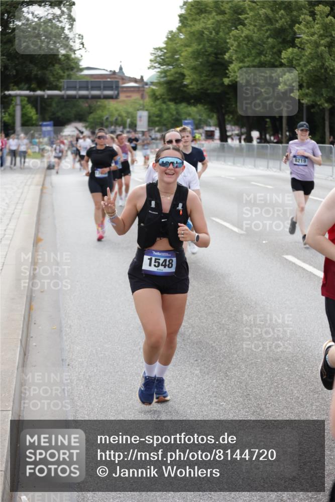 29.06.2025 - hella hamburg halbmarathon Jannik Wohlers http://msf.ph/oto/8144720 29.06.2025 10:09:45 Lombardsbrücke 1548, 3921, 5511, 7042, 7081, 7333, 7636, 8219, 8890, 9366, 9434, 9674, 10036, 10943, 11027, 12567, 16445, 16872, 17148, 18196 meine-sportfotos.de