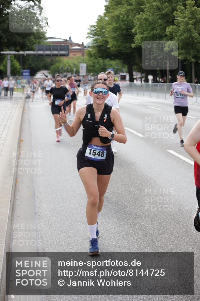 29.06.2025 - hella hamburg halbmarathon Jannik Wohlers http://msf.ph/oto/8144725 29.06.2025 10:09:45 Lombardsbrücke 1548, 3921, 5511, 7042, 7081, 7333, 7636, 8219, 8890, 9366, 9434, 9674, 10036, 10943, 11027, 12567, 16445, 16872, 17148, 18196 meine-sportfotos.de