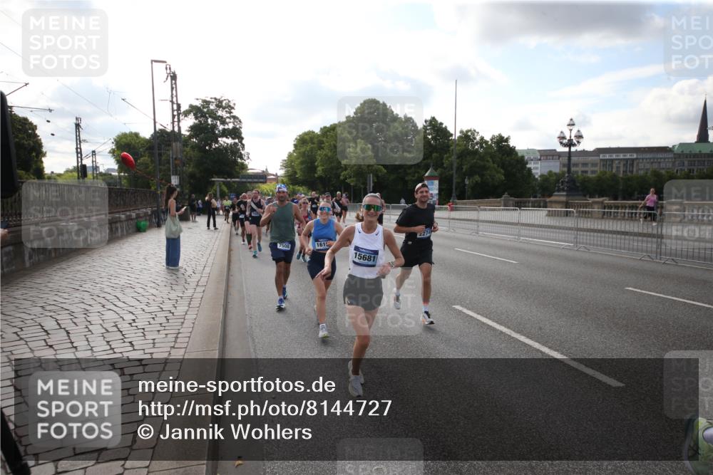 29.06.2025 - hella hamburg halbmarathon Jannik Wohlers http://msf.ph/oto/8144727 29.06.2025 09:54:50 Lombardsbrücke 1200, 1683, 1696, 2207, 2274, 2287, 2411, 2816, 3258, 3435, 3747, 4093, 4121, 4189, 5102, 5638, 5705, 6027, 6158, 6662, 6836, 6923, 6938, 7052, 7508, 7659, 8139, 8153, 8371, 8437, 8693, 8889, 8955, 9031, 9032, 9159, 9649, 9720, 9869, 9931, 9959, 10053, 10122, 10184, 10263, 10423, 10868, 11185, 11333, 11340, 12016, 12161, 12171, 12321, 12657, 13233, 13289, 13666, 14045, 15430, 15512, 15681, 15871, 16062, 16086, 16089, 16103, 16513, 16538, 17008, 17221, 17499, 17912 meine-sportfotos.de