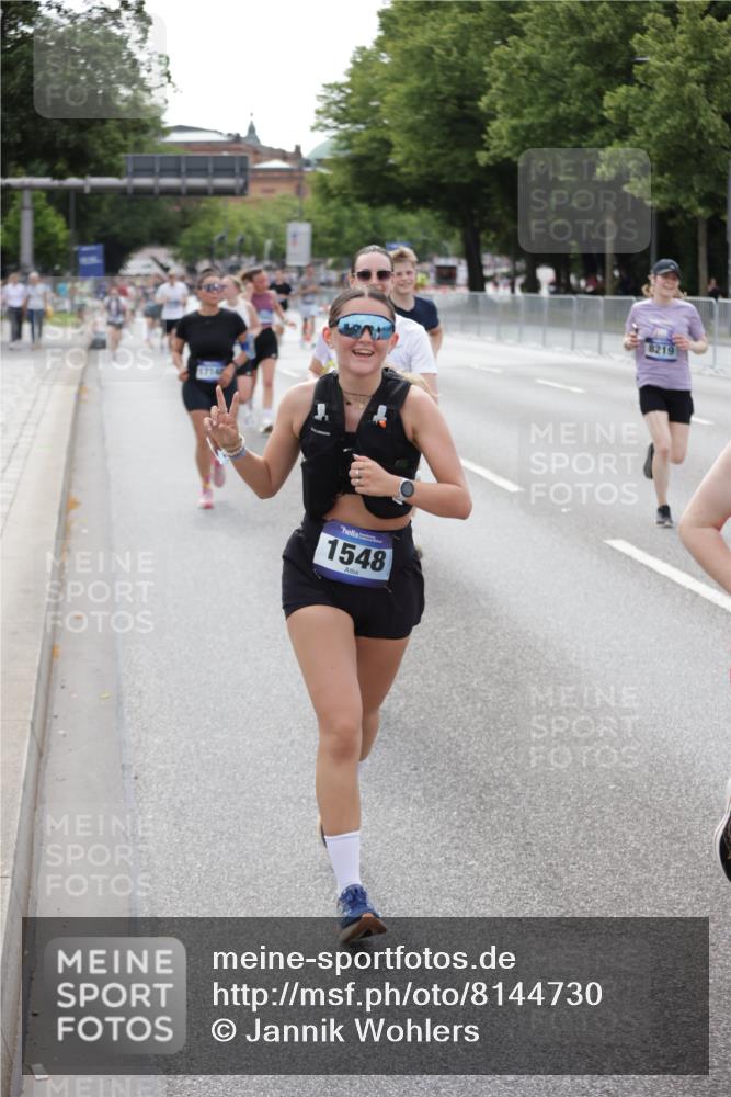 29.06.2025 - hella hamburg halbmarathon Jannik Wohlers http://msf.ph/oto/8144730 29.06.2025 10:09:45 Lombardsbrücke 1548, 3921, 5511, 7042, 7081, 7333, 7636, 8219, 8890, 9366, 9434, 9674, 10036, 10943, 11027, 12567, 16445, 16872, 17148, 18196 meine-sportfotos.de