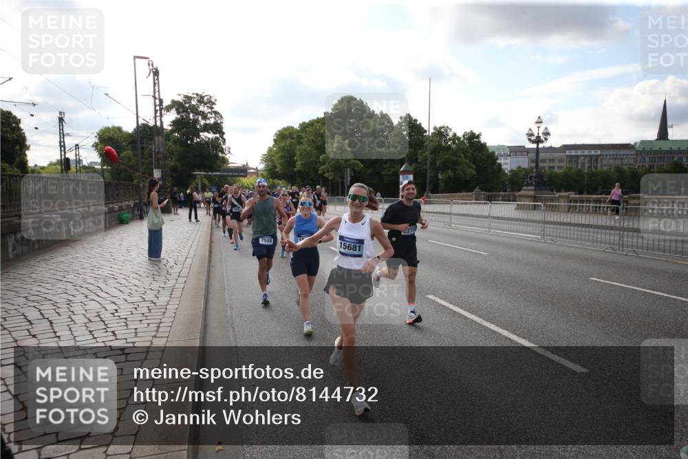 29.06.2025 - hella hamburg halbmarathon Jannik Wohlers http://msf.ph/oto/8144732 29.06.2025 09:54:50 Lombardsbrücke 1200, 1683, 1696, 2207, 2274, 2287, 2411, 2816, 3258, 3435, 3747, 4093, 4121, 4189, 5102, 5638, 5705, 6027, 6158, 6662, 6836, 6923, 6938, 7052, 7508, 7659, 8139, 8153, 8371, 8437, 8693, 8889, 8955, 9031, 9032, 9159, 9649, 9720, 9869, 9931, 9959, 10053, 10122, 10184, 10263, 10423, 10868, 11185, 11333, 11340, 12016, 12161, 12171, 12321, 12657, 13233, 13289, 13666, 14045, 15430, 15512, 15681, 15871, 16062, 16086, 16089, 16103, 16513, 16538, 17008, 17221, 17499, 17912 meine-sportfotos.de