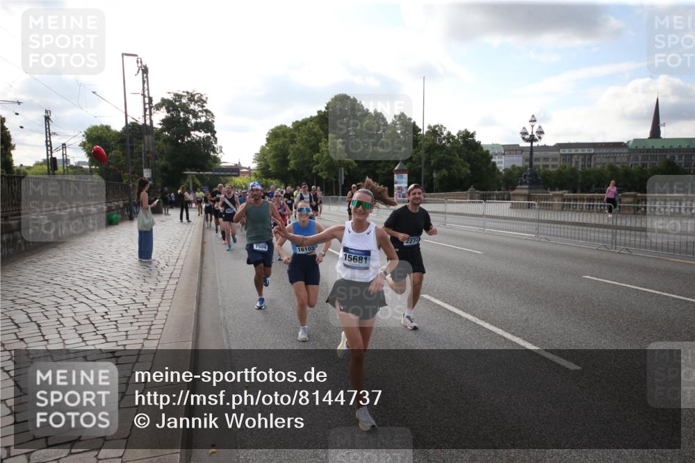 29.06.2025 - hella hamburg halbmarathon Jannik Wohlers http://msf.ph/oto/8144737 29.06.2025 09:54:50 Lombardsbrücke 1200, 1683, 1696, 2207, 2274, 2287, 2411, 2816, 3258, 3435, 3747, 4093, 4121, 4189, 5102, 5638, 5705, 6027, 6158, 6662, 6836, 6923, 6938, 7052, 7508, 7659, 8139, 8153, 8371, 8437, 8693, 8889, 8955, 9031, 9032, 9159, 9649, 9720, 9869, 9931, 9959, 10053, 10122, 10184, 10263, 10423, 10868, 11185, 11333, 11340, 12016, 12161, 12171, 12321, 12657, 13233, 13289, 13666, 14045, 15430, 15512, 15681, 15871, 16062, 16086, 16089, 16103, 16513, 16538, 17008, 17221, 17499, 17912 meine-sportfotos.de