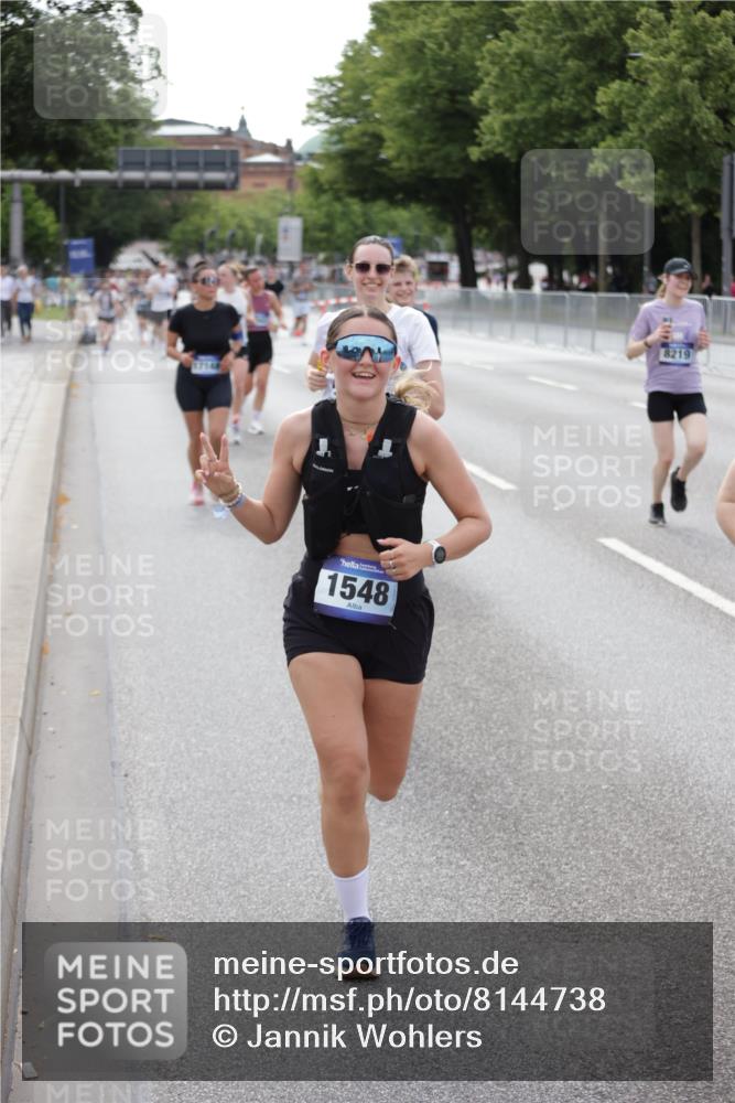 29.06.2025 - hella hamburg halbmarathon Jannik Wohlers http://msf.ph/oto/8144738 29.06.2025 10:09:45 Lombardsbrücke 1548, 3921, 5511, 7042, 7081, 7333, 7636, 8219, 8890, 9366, 9434, 9674, 10036, 10943, 11027, 12567, 16445, 16872, 17148, 18196 meine-sportfotos.de