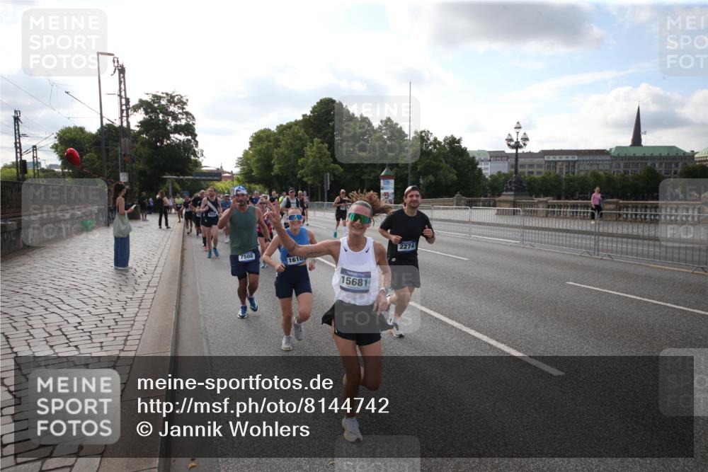 29.06.2025 - hella hamburg halbmarathon Jannik Wohlers http://msf.ph/oto/8144742 29.06.2025 09:54:51 Lombardsbrücke 1200, 1683, 1696, 2207, 2274, 2287, 2411, 3258, 3435, 3747, 4093, 4121, 4189, 5102, 5638, 5705, 6027, 6158, 6662, 6836, 6938, 7052, 7508, 7659, 8139, 8153, 8371, 8437, 8693, 8889, 8955, 9031, 9032, 9159, 9529, 9649, 9720, 9869, 9931, 9959, 10053, 10122, 10184, 10263, 10423, 10868, 11185, 11340, 12016, 12161, 12171, 12321, 13233, 13289, 13570, 14045, 15430, 15512, 15681, 15871, 16062, 16086, 16089, 16103, 16513, 16538, 17008, 17221, 17499, 17912 meine-sportfotos.de