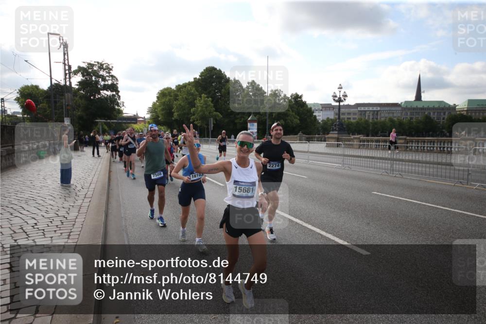 29.06.2025 - hella hamburg halbmarathon Jannik Wohlers http://msf.ph/oto/8144749 29.06.2025 09:54:51 Lombardsbrücke 1200, 1683, 1696, 2207, 2274, 2287, 2411, 3258, 3435, 3747, 4093, 4121, 4189, 5102, 5638, 5705, 6027, 6158, 6662, 6836, 6938, 7052, 7508, 7659, 8139, 8153, 8371, 8437, 8693, 8889, 8955, 9031, 9032, 9159, 9529, 9649, 9720, 9869, 9931, 9959, 10053, 10122, 10184, 10263, 10423, 10868, 11185, 11340, 12016, 12161, 12171, 12321, 13233, 13289, 13570, 14045, 15430, 15512, 15681, 15871, 16062, 16086, 16089, 16103, 16513, 16538, 17008, 17221, 17499, 17912 meine-sportfotos.de