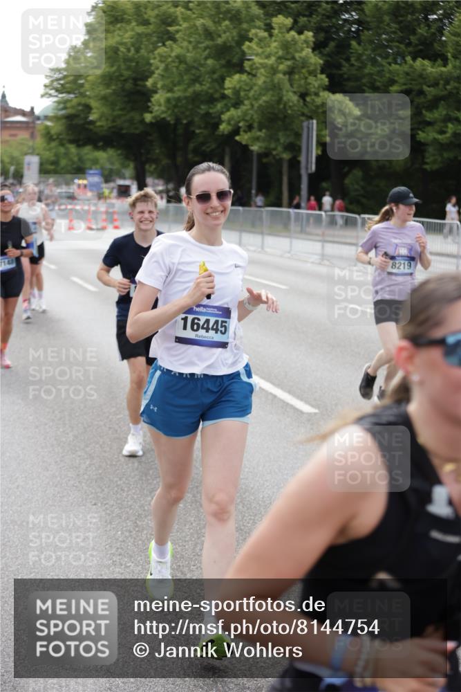 29.06.2025 - hella hamburg halbmarathon Jannik Wohlers http://msf.ph/oto/8144754 29.06.2025 10:09:46 Lombardsbrücke 1548, 3921, 5511, 7042, 7081, 7333, 7636, 8219, 8890, 9366, 9434, 9674, 10036, 10943, 11027, 16445, 16872, 17148, 18196 meine-sportfotos.de