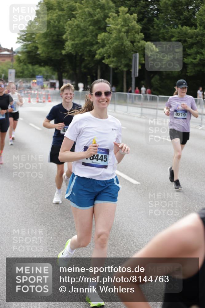 29.06.2025 - hella hamburg halbmarathon Jannik Wohlers http://msf.ph/oto/8144763 29.06.2025 10:09:46 Lombardsbrücke 1548, 3921, 5511, 7042, 7081, 7333, 7636, 8219, 8890, 9366, 9434, 9674, 10036, 10943, 11027, 16445, 16872, 17148, 18196 meine-sportfotos.de