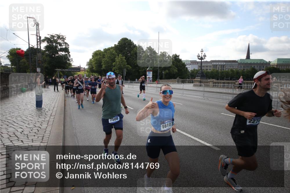 29.06.2025 - hella hamburg halbmarathon Jannik Wohlers http://msf.ph/oto/8144769 29.06.2025 09:54:51 Lombardsbrücke 1200, 1683, 1696, 2207, 2274, 2287, 2411, 3258, 3435, 3747, 4093, 4121, 4189, 5102, 5638, 5705, 6027, 6158, 6662, 6836, 6938, 7052, 7508, 7659, 8139, 8153, 8371, 8437, 8693, 8889, 8955, 9031, 9032, 9159, 9529, 9649, 9720, 9869, 9931, 9959, 10053, 10122, 10184, 10263, 10423, 10868, 11185, 11340, 12016, 12161, 12171, 12321, 13233, 13289, 13570, 14045, 15430, 15512, 15681, 15871, 16062, 16086, 16089, 16103, 16513, 16538, 17008, 17221, 17499, 17912 meine-sportfotos.de