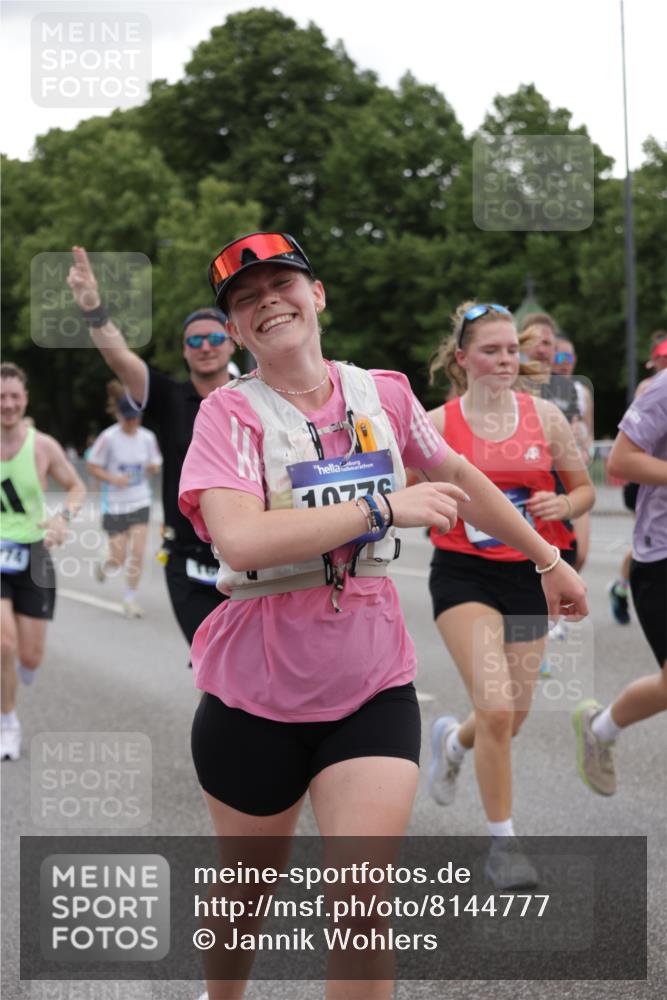 29.06.2025 - hella hamburg halbmarathon Jannik Wohlers http://msf.ph/oto/8144777 29.06.2025 10:46:43 Lombardsbrücke 1073, 1185, 1286, 1593, 1607, 1961, 2211, 2327, 2537, 2555, 2556, 2665, 2981, 4184, 4239, 4483, 5111, 5114, 5796, 5953, 6485, 6496, 6879, 7073, 7430, 7431, 8131, 8486, 8684, 8706, 8967, 9050, 9139, 9557, 9758, 9774, 9949, 10903, 11378, 11618, 11621, 12258, 12538, 12630, 12989, 13172, 13430, 13431, 13819, 14370, 14680, 15806, 15865, 16077, 16684, 16836, 17015, 17288, 17356, 18147, 18403, 18654, 18674, 18753 meine-sportfotos.de