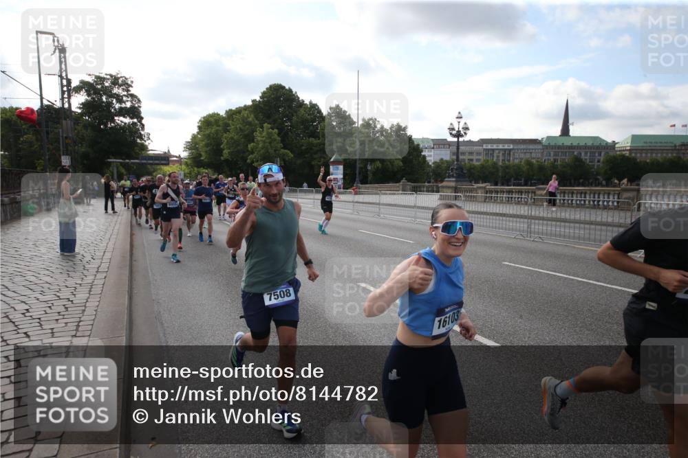 29.06.2025 - hella hamburg halbmarathon Jannik Wohlers http://msf.ph/oto/8144782 29.06.2025 09:54:51 Lombardsbrücke 1200, 1683, 1696, 2207, 2274, 2287, 2411, 3258, 3435, 3747, 4093, 4121, 4189, 5102, 5638, 5705, 6027, 6158, 6662, 6836, 6938, 7052, 7508, 7659, 8139, 8153, 8371, 8437, 8693, 8889, 8955, 9031, 9032, 9159, 9529, 9649, 9720, 9869, 9931, 9959, 10053, 10122, 10184, 10263, 10423, 10868, 11185, 11340, 12016, 12161, 12171, 12321, 13233, 13289, 13570, 14045, 15430, 15512, 15681, 15871, 16062, 16086, 16089, 16103, 16513, 16538, 17008, 17221, 17499, 17912 meine-sportfotos.de