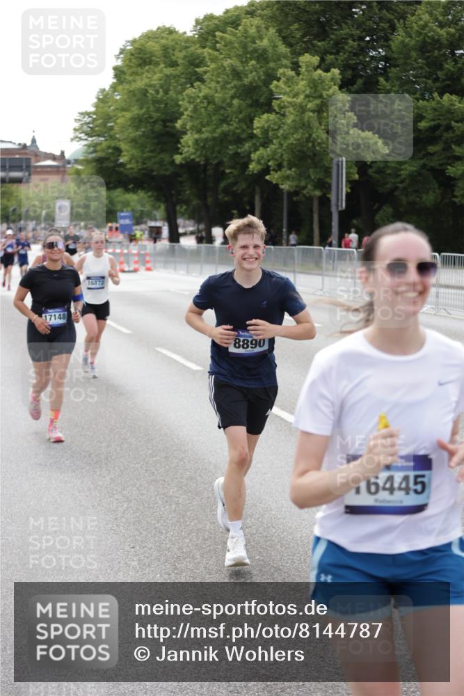 29.06.2025 - hella hamburg halbmarathon Jannik Wohlers http://msf.ph/oto/8144787 29.06.2025 10:09:47 Lombardsbrücke 1548, 3921, 5511, 7042, 7081, 7333, 7636, 8219, 8890, 9366, 9434, 9674, 10036, 10943, 11027, 13797, 16445, 16872, 17148, 18196 meine-sportfotos.de