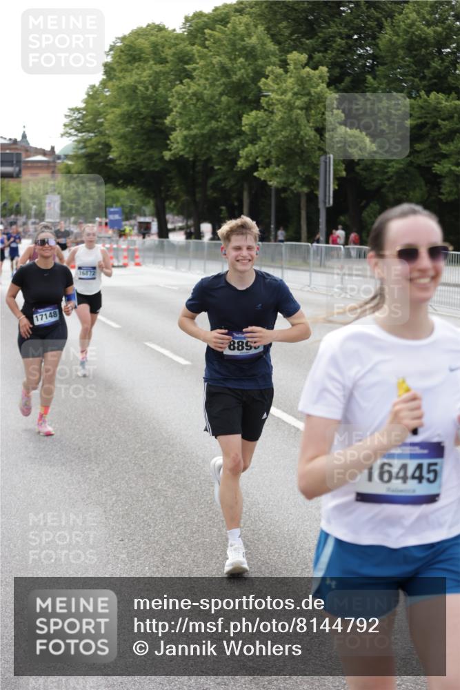 29.06.2025 - hella hamburg halbmarathon Jannik Wohlers http://msf.ph/oto/8144792 29.06.2025 10:09:47 Lombardsbrücke 1548, 3921, 5511, 7042, 7081, 7333, 7636, 8219, 8890, 9366, 9434, 9674, 10036, 10943, 11027, 13797, 16445, 16872, 17148, 18196 meine-sportfotos.de