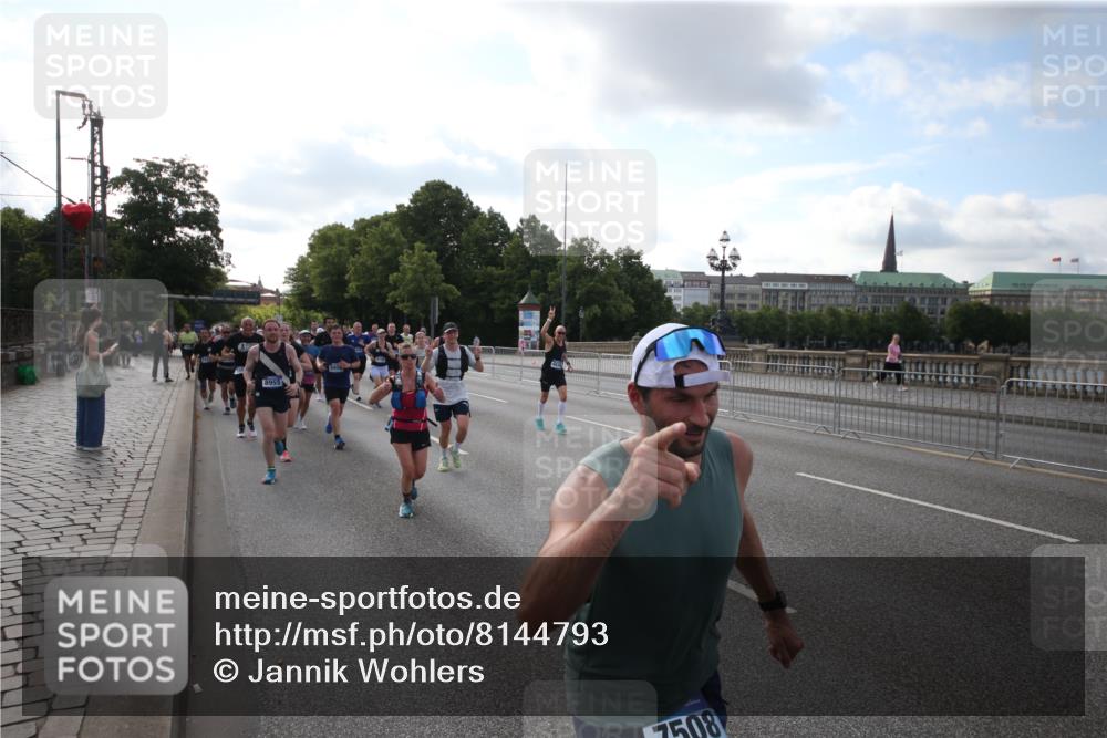 29.06.2025 - hella hamburg halbmarathon Jannik Wohlers http://msf.ph/oto/8144793 29.06.2025 09:54:52 Lombardsbrücke 1200, 1683, 1696, 1706, 2207, 2274, 2287, 2411, 3258, 3435, 3747, 4093, 4121, 4189, 5102, 5638, 6027, 6158, 6662, 6836, 6938, 7052, 7508, 7659, 8139, 8153, 8371, 8437, 8454, 8693, 8889, 8899, 8955, 9031, 9032, 9159, 9529, 9649, 9720, 9869, 9931, 9959, 10053, 10122, 10184, 10263, 10423, 10868, 11185, 11340, 12016, 12161, 12171, 12321, 13233, 13289, 13570, 14045, 15430, 15681, 16086, 16089, 16103, 16513, 16538, 17008, 17221, 17499, 17912 meine-sportfotos.de