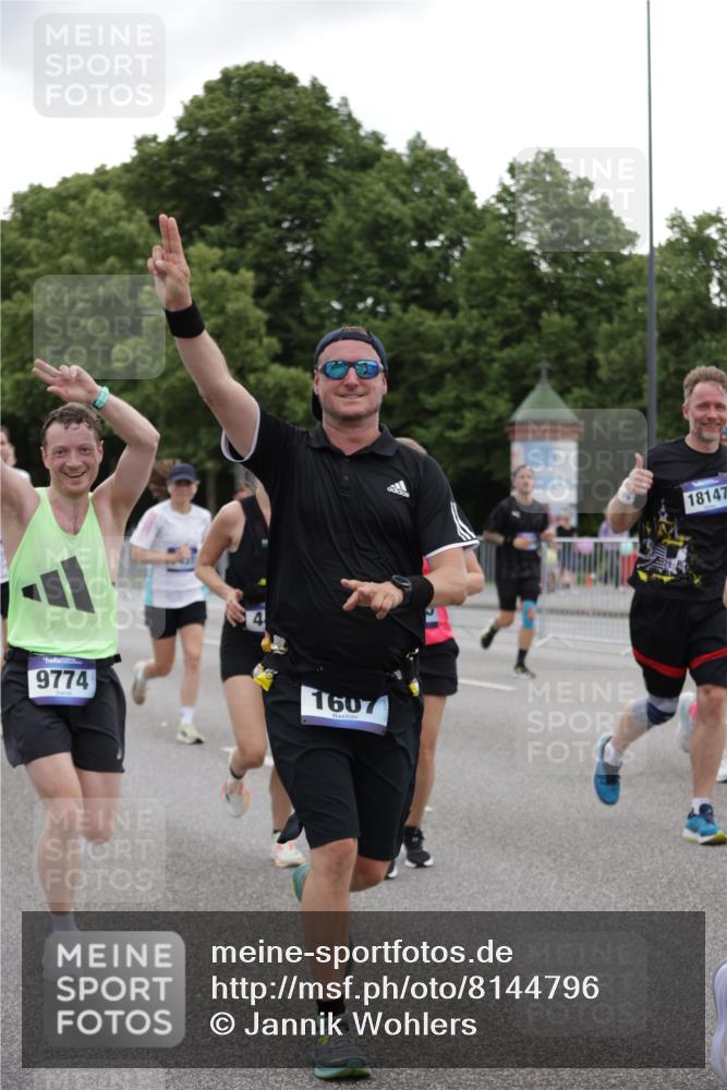 29.06.2025 - hella hamburg halbmarathon Jannik Wohlers http://msf.ph/oto/8144796 29.06.2025 10:46:44 Lombardsbrücke 1073, 1185, 1286, 1593, 1607, 1704, 1961, 2327, 2537, 2555, 2556, 2665, 4184, 4239, 4483, 5111, 5114, 5796, 5953, 6485, 6496, 6879, 7073, 7430, 7431, 8131, 8684, 8706, 8967, 9557, 9758, 9774, 9949, 10903, 11378, 11618, 11621, 12258, 12538, 12630, 12989, 13172, 13430, 13431, 13819, 14370, 14680, 15806, 15865, 16077, 16684, 16836, 17015, 17288, 17356, 18147, 18403, 18654, 18674, 18753 meine-sportfotos.de