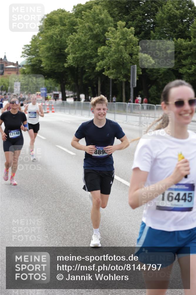 29.06.2025 - hella hamburg halbmarathon Jannik Wohlers http://msf.ph/oto/8144797 29.06.2025 10:09:47 Lombardsbrücke 1548, 3921, 5511, 7042, 7081, 7333, 7636, 8219, 8890, 9366, 9434, 9674, 10036, 10943, 11027, 13797, 16445, 16872, 17148, 18196 meine-sportfotos.de