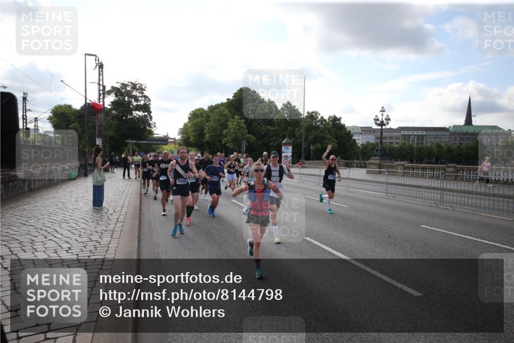 29.06.2025 - hella hamburg halbmarathon Jannik Wohlers http://msf.ph/oto/8144798 29.06.2025 09:54:52 Lombardsbrücke 1200, 1683, 1696, 1706, 2207, 2274, 2287, 2411, 3258, 3435, 3747, 4093, 4121, 4189, 5102, 5638, 6027, 6158, 6662, 6836, 6938, 7052, 7508, 7659, 8139, 8153, 8371, 8437, 8454, 8693, 8889, 8899, 8955, 9031, 9032, 9159, 9529, 9649, 9720, 9869, 9931, 9959, 10053, 10122, 10184, 10263, 10423, 10868, 11185, 11340, 12016, 12161, 12171, 12321, 13233, 13289, 13570, 14045, 15430, 15681, 16086, 16089, 16103, 16513, 16538, 17008, 17221, 17499, 17912 meine-sportfotos.de