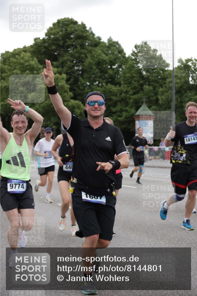 29.06.2025 - hella hamburg halbmarathon Jannik Wohlers http://msf.ph/oto/8144801 29.06.2025 10:46:44 Lombardsbrücke 1073, 1185, 1286, 1593, 1607, 1704, 1961, 2327, 2537, 2555, 2556, 2665, 4184, 4239, 4483, 5111, 5114, 5796, 5953, 6485, 6496, 6879, 7073, 7430, 7431, 8131, 8684, 8706, 8967, 9557, 9758, 9774, 9949, 10903, 11378, 11618, 11621, 12258, 12538, 12630, 12989, 13172, 13430, 13431, 13819, 14370, 14680, 15806, 15865, 16077, 16684, 16836, 17015, 17288, 17356, 18147, 18403, 18654, 18674, 18753 meine-sportfotos.de