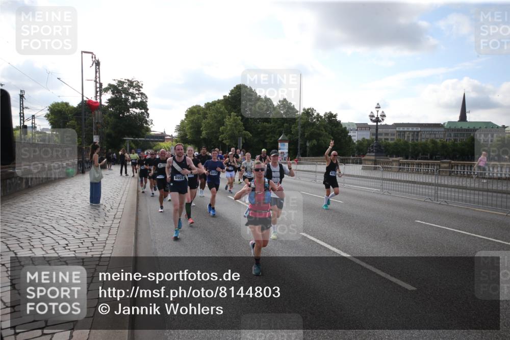 29.06.2025 - hella hamburg halbmarathon Jannik Wohlers http://msf.ph/oto/8144803 29.06.2025 09:54:53 Lombardsbrücke 1200, 1683, 1696, 1706, 2207, 2274, 2287, 2411, 3258, 3435, 3747, 4093, 4121, 4189, 5102, 5638, 5708, 6027, 6158, 6662, 6836, 6938, 7052, 7312, 7508, 7659, 8139, 8153, 8218, 8371, 8437, 8454, 8693, 8720, 8889, 8899, 8955, 9031, 9032, 9159, 9529, 9649, 9720, 9869, 9931, 9959, 10053, 10122, 10184, 10263, 10423, 10868, 11185, 11340, 12016, 12171, 12321, 12533, 12891, 13233, 13289, 13570, 14045, 15430, 15681, 16086, 16089, 16103, 16513, 16538, 17008, 17221, 17499, 17912 meine-sportfotos.de