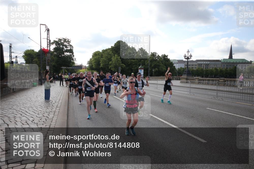 29.06.2025 - hella hamburg halbmarathon Jannik Wohlers http://msf.ph/oto/8144808 29.06.2025 09:54:53 Lombardsbrücke 1200, 1683, 1696, 1706, 2207, 2274, 2287, 2411, 3258, 3435, 3747, 4093, 4121, 4189, 5102, 5638, 5708, 6027, 6158, 6662, 6836, 6938, 7052, 7312, 7508, 7659, 8139, 8153, 8218, 8371, 8437, 8454, 8693, 8720, 8889, 8899, 8955, 9031, 9032, 9159, 9529, 9649, 9720, 9869, 9931, 9959, 10053, 10122, 10184, 10263, 10423, 10868, 11185, 11340, 12016, 12171, 12321, 12533, 12891, 13233, 13289, 13570, 14045, 15430, 15681, 16086, 16089, 16103, 16513, 16538, 17008, 17221, 17499, 17912 meine-sportfotos.de