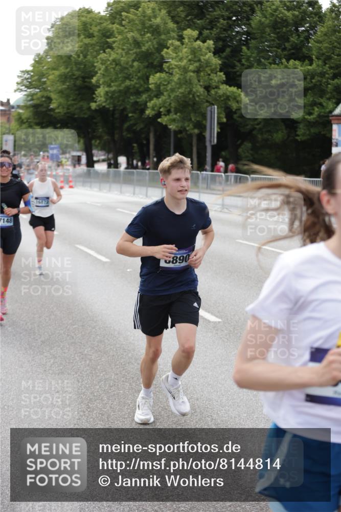 29.06.2025 - hella hamburg halbmarathon Jannik Wohlers http://msf.ph/oto/8144814 29.06.2025 10:09:47 Lombardsbrücke 1548, 3921, 5511, 7042, 7081, 7333, 7636, 8219, 8890, 9366, 9434, 9674, 10036, 10943, 11027, 13797, 16445, 16872, 17148, 18196 meine-sportfotos.de