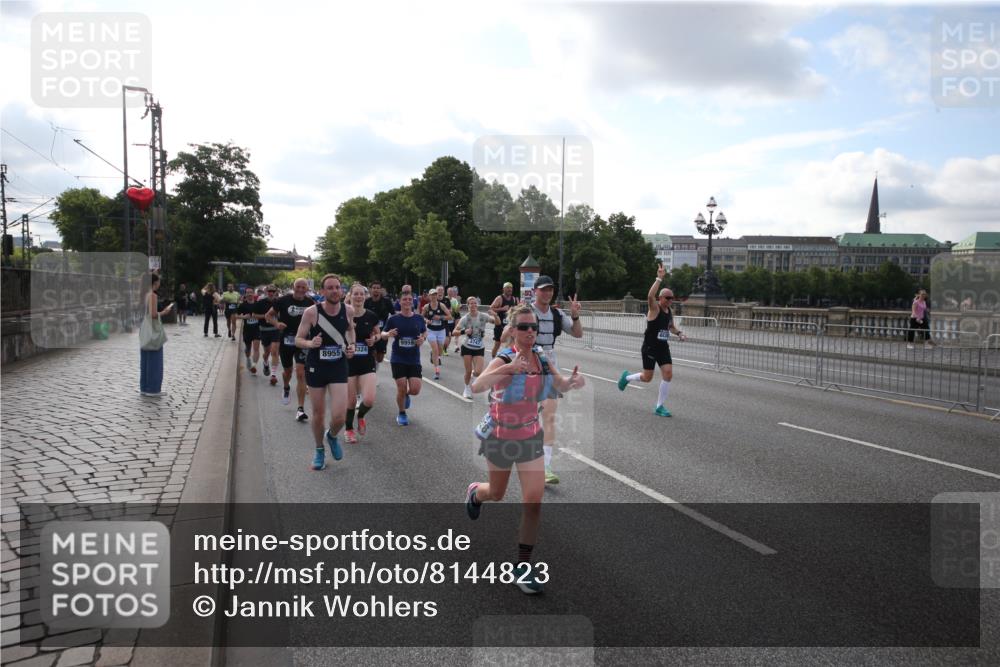 29.06.2025 - hella hamburg halbmarathon Jannik Wohlers http://msf.ph/oto/8144823 29.06.2025 09:54:53 Lombardsbrücke 1200, 1683, 1696, 1706, 2207, 2274, 2287, 2411, 3258, 3435, 3747, 4093, 4121, 4189, 5102, 5638, 5708, 6027, 6158, 6662, 6836, 6938, 7052, 7312, 7508, 7659, 8139, 8153, 8218, 8371, 8437, 8454, 8693, 8720, 8889, 8899, 8955, 9031, 9032, 9159, 9529, 9649, 9720, 9869, 9931, 9959, 10053, 10122, 10184, 10263, 10423, 10868, 11185, 11340, 12016, 12171, 12321, 12533, 12891, 13233, 13289, 13570, 14045, 15430, 15681, 16086, 16089, 16103, 16513, 16538, 17008, 17221, 17499, 17912 meine-sportfotos.de