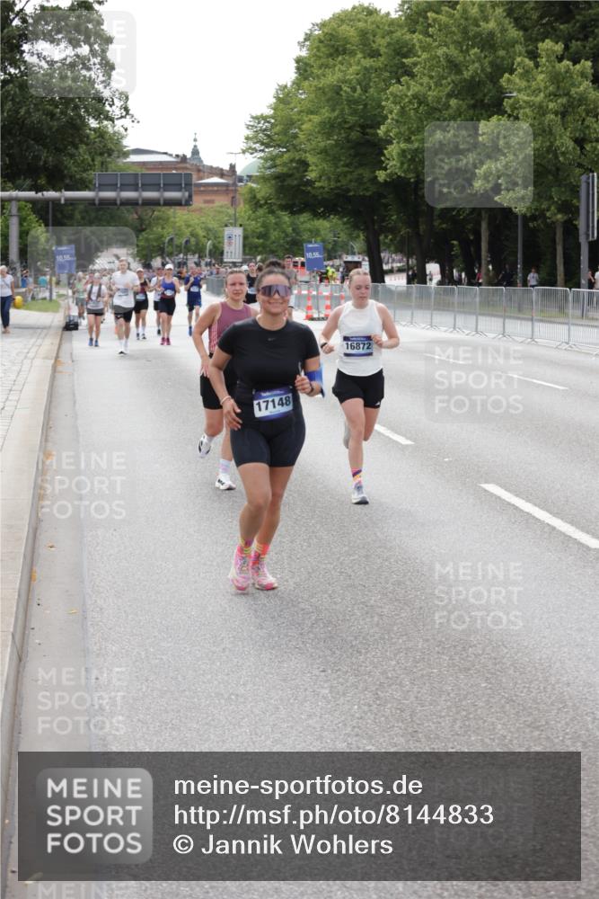 29.06.2025 - hella hamburg halbmarathon Jannik Wohlers http://msf.ph/oto/8144833 29.06.2025 10:09:47 Lombardsbrücke 1548, 3921, 5511, 7042, 7081, 7333, 7636, 8219, 8890, 9366, 9434, 9674, 10036, 10943, 11027, 13797, 16445, 16872, 17148, 18196 meine-sportfotos.de
