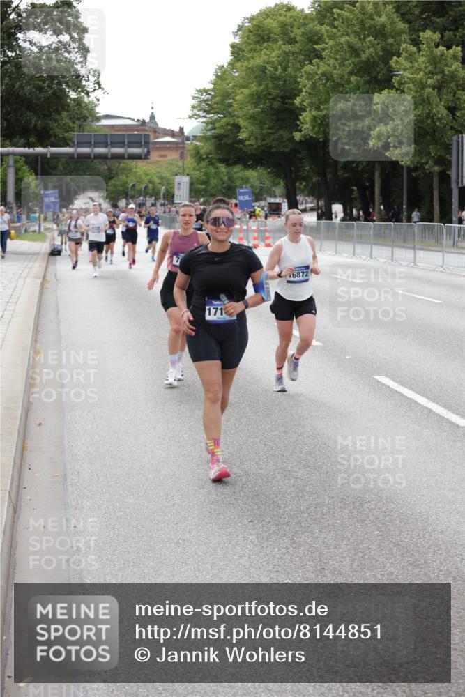 29.06.2025 - hella hamburg halbmarathon Jannik Wohlers http://msf.ph/oto/8144851 29.06.2025 10:09:48 Lombardsbrücke 1548, 3921, 5182, 5511, 7042, 7081, 7333, 7636, 8219, 8890, 9366, 9434, 10036, 10943, 11027, 13797, 16445, 16639, 16872, 17148, 18196 meine-sportfotos.de