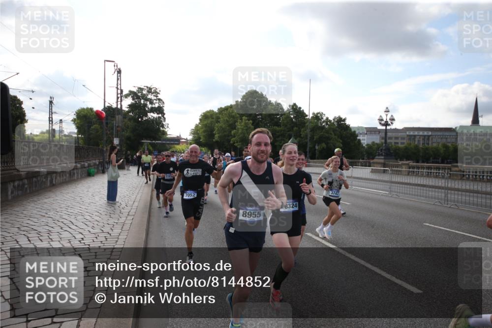 29.06.2025 - hella hamburg halbmarathon Jannik Wohlers http://msf.ph/oto/8144852 29.06.2025 09:54:54 Lombardsbrücke 1200, 1683, 1696, 1706, 2207, 2274, 2287, 2411, 3258, 3435, 3747, 4093, 4121, 4189, 5102, 5638, 5708, 6027, 6158, 6662, 6836, 6938, 7052, 7312, 7508, 8139, 8153, 8205, 8218, 8371, 8437, 8454, 8693, 8720, 8889, 8899, 8955, 9031, 9032, 9159, 9529, 9649, 9720, 9869, 9931, 9959, 10053, 10122, 10184, 10263, 10423, 10868, 11185, 11340, 12016, 12171, 12321, 12533, 12891, 13233, 13289, 13570, 14045, 15430, 15681, 16089, 16103, 16513, 16538, 17008, 17221, 17499, 17912 meine-sportfotos.de