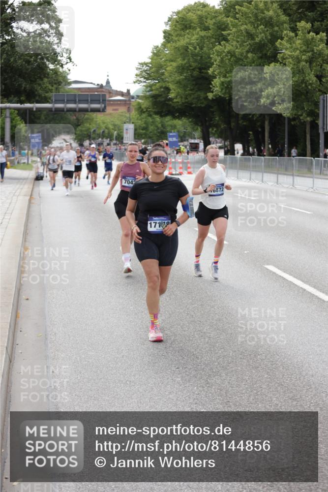 29.06.2025 - hella hamburg halbmarathon Jannik Wohlers http://msf.ph/oto/8144856 29.06.2025 10:09:48 Lombardsbrücke 1548, 3921, 5182, 5511, 7042, 7081, 7333, 7636, 8219, 8890, 9366, 9434, 10036, 10943, 11027, 13797, 16445, 16639, 16872, 17148, 18196 meine-sportfotos.de