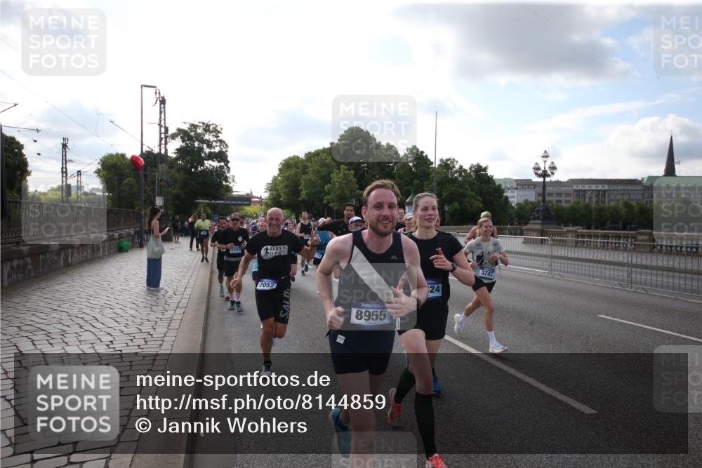 29.06.2025 - hella hamburg halbmarathon Jannik Wohlers http://msf.ph/oto/8144859 29.06.2025 09:54:54 Lombardsbrücke 1200, 1683, 1696, 1706, 2207, 2274, 2287, 2411, 3258, 3435, 3747, 4093, 4121, 4189, 5102, 5638, 5708, 6027, 6158, 6662, 6836, 6938, 7052, 7312, 7508, 8139, 8153, 8205, 8218, 8371, 8437, 8454, 8693, 8720, 8889, 8899, 8955, 9031, 9032, 9159, 9529, 9649, 9720, 9869, 9931, 9959, 10053, 10122, 10184, 10263, 10423, 10868, 11185, 11340, 12016, 12171, 12321, 12533, 12891, 13233, 13289, 13570, 14045, 15430, 15681, 16089, 16103, 16513, 16538, 17008, 17221, 17499, 17912 meine-sportfotos.de