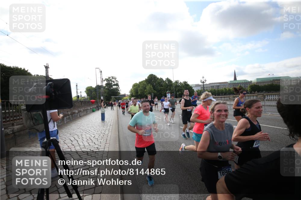 29.06.2025 - hella hamburg halbmarathon Jannik Wohlers http://msf.ph/oto/8144865 29.06.2025 09:54:57 Lombardsbrücke 1200, 1683, 1696, 1706, 1884, 1976, 2207, 2274, 2287, 2411, 3258, 3435, 3747, 4093, 4189, 5102, 5708, 6027, 6158, 6662, 6836, 6938, 7052, 7312, 7508, 8139, 8153, 8205, 8218, 8371, 8437, 8454, 8693, 8720, 8889, 8899, 8955, 9032, 9529, 9649, 9720, 9959, 10053, 10122, 10184, 10263, 10423, 11185, 11340, 12016, 12171, 12321, 12533, 12891, 13233, 13289, 13570, 14045, 15681, 16103, 17008, 17221, 17912 meine-sportfotos.de